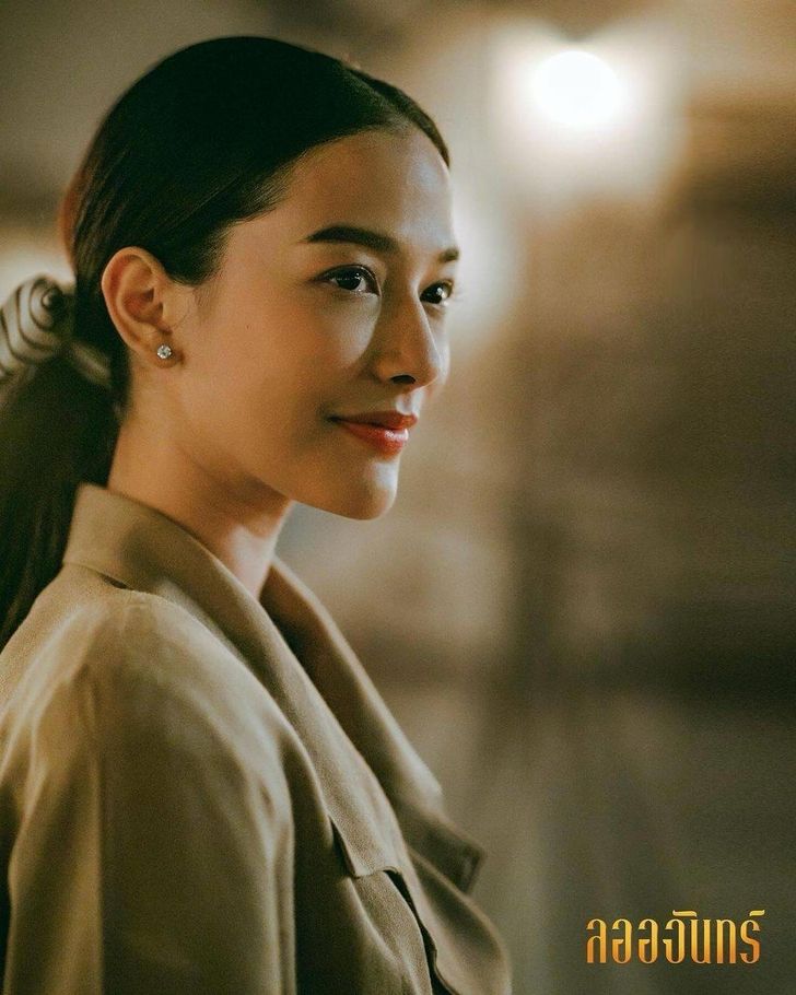 ลออจันทร์ จีน่า ญีนา ซาลาส