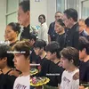อดีตสามีสุนารี ราชสีมา ร่วมปลงผม "ฮีโร่-อาเธอร์" ลูกชายสองคนบวชให้คุณยายยม